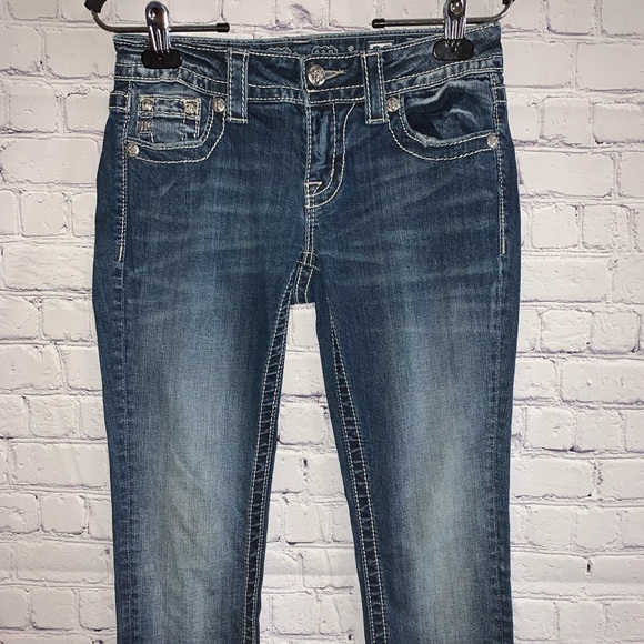 Miss Me Women's Signature Straight Studded Flap - Picture 1 of 10